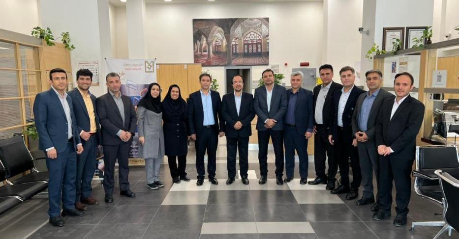 معارفه مدیر جدید بانك صنعت و معدن در استان فارس/تمركز بر توسعه صنعتی استان و ارائه خدمات نوین بانكی به تولیدكنندگان