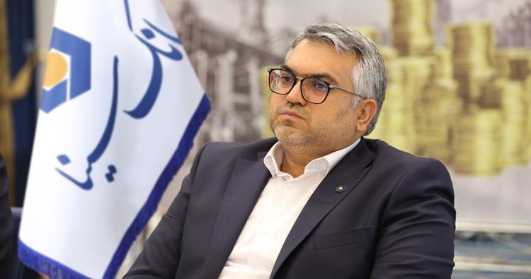 با جلب اعتماد مشتریان، از بانکداری رایج به سمت بانکداری متمایز و نوآور حرکت کنیم