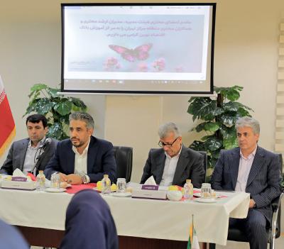 تغییر سیاست بانک به سمت بانکداری خرد با هدف افزایش سهم بازار