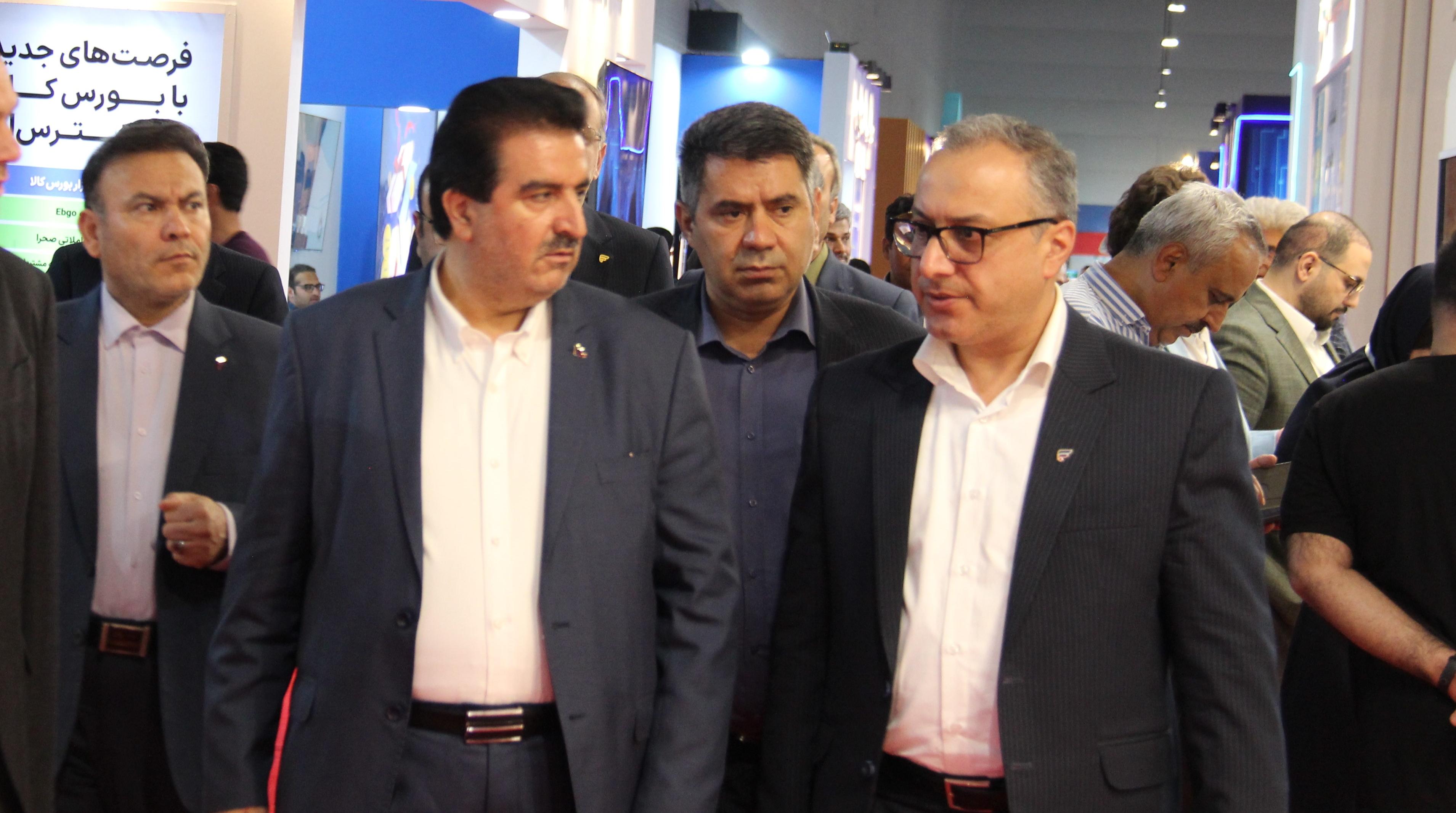 بازدید مدیر عامل بانک رفاه کارگران از نمایشگاه مشهد اینوکس 1404