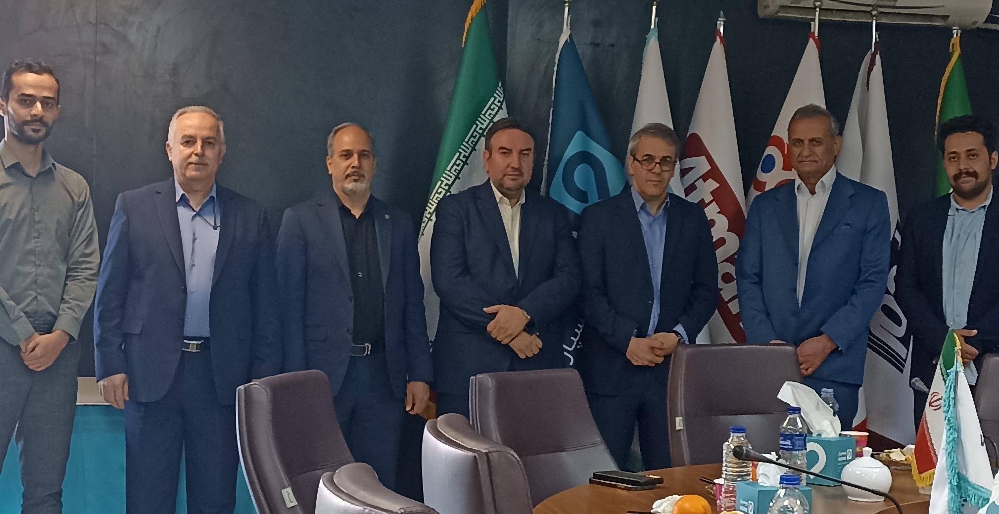ارائه خدمات متناسب با نیاز شرکت های دانش بنیان در دستور کار اگزیم بانک ایران