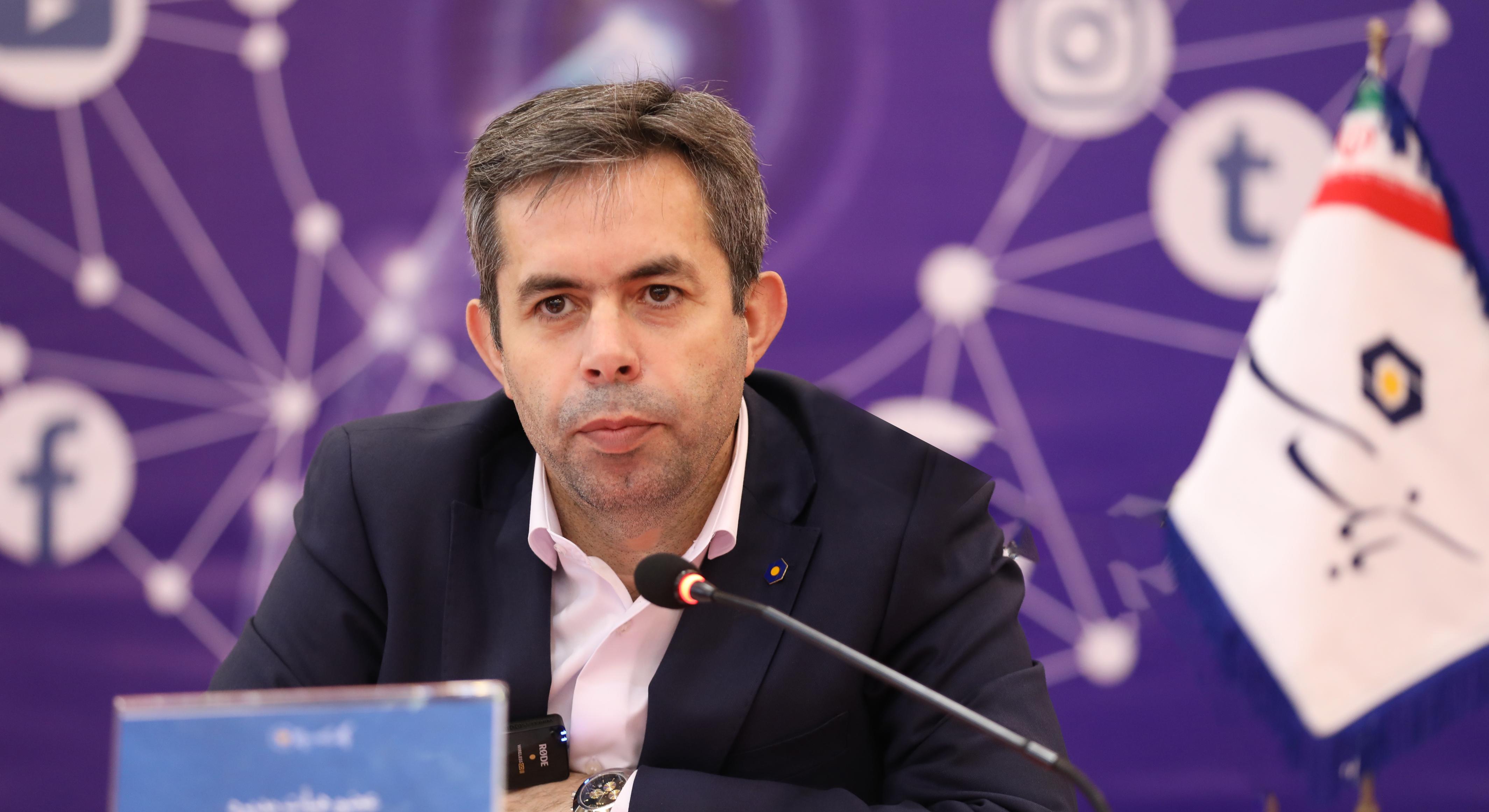 روابط عمومی‌ بانک‌ها در جلب رضایت مشتریان نقش محوری دارند
