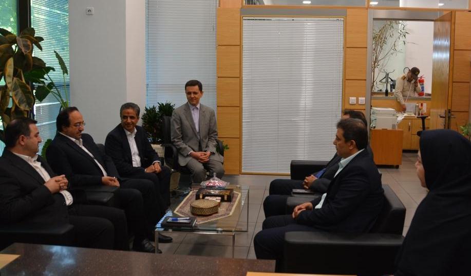 آیین معارفه سرپرست جدید شعبه مستقل مركزی بانك صنعت و معدن برگزار شد