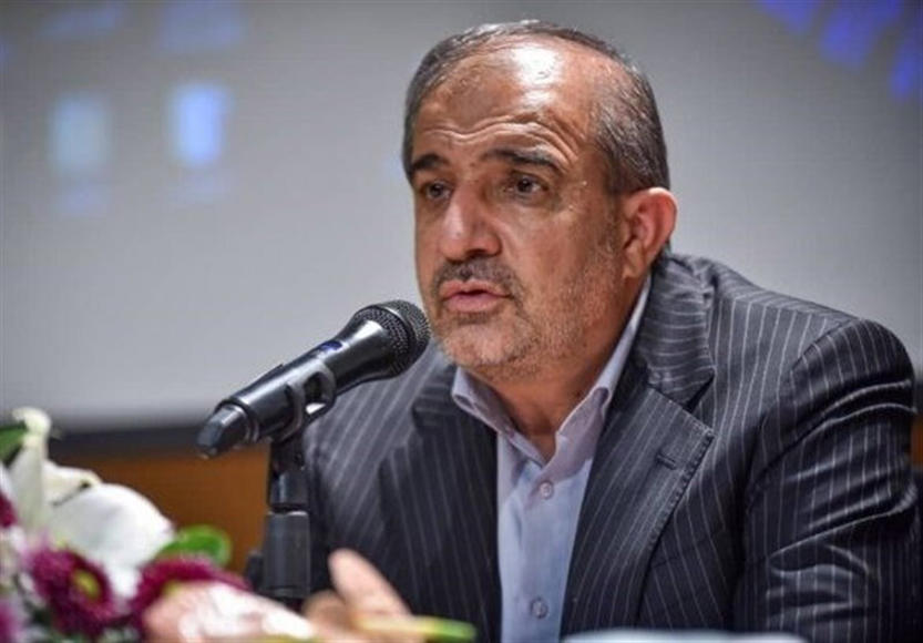پول و اعتبارات بانک‌ها باید در اختیار کارآفرینان قرار داده شود