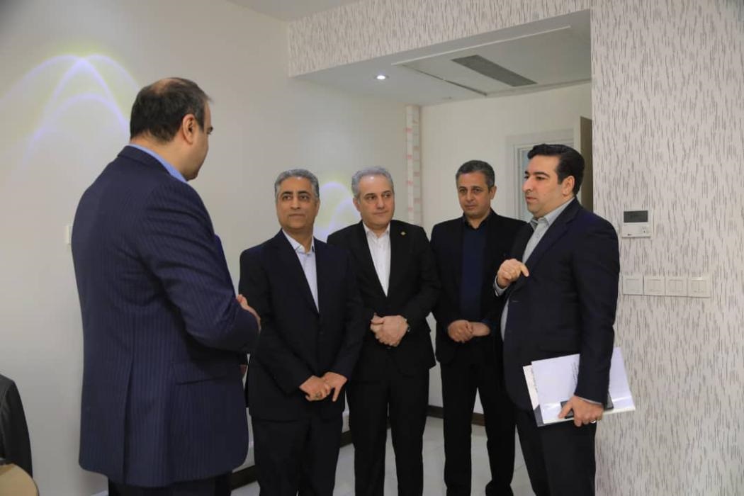 بازدید مدیرعامل بانك صنعت و معدن از شعبه فولاد این بانك و شركت ایران اكسیكو