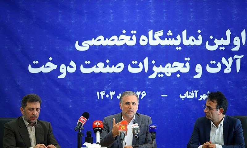 برندسازی از تولید داخلی نیازمند سرمایه گذاری و رفع موانع تولید است/ رقابت پذیر ساختن پوشاک داخلی عزم مسئولان دستگاه ها را می طلبد/ پیشرفت صنعت دوخت در گرو تجهیز 4 هزار ماشین آلات تولید پوشاک است