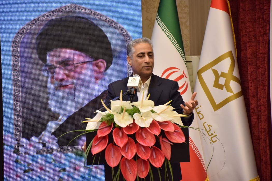 مدیرعامل بانك صنعت و معدن: این بانك تحقق شعار سال و سرمایه گذاری برای تولید را اولویت و مهمترین وظیفه خود می داند