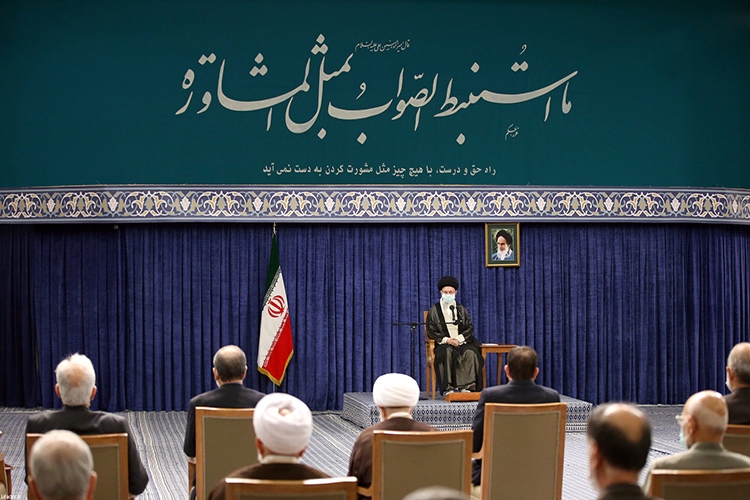رهبر انقلاب در دیدار اعضاء مجمع تشخیص مصلحت نظام:  راه علاج دشمنی‌ها، ایستادگی است؛ حوادث جزیی حواس مسئولان را از سازندگی پرت نکند