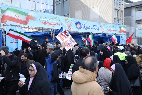 برپایی غرفه بانک سینا در مسیر راه‌پیمایی 22 بهمن تهران