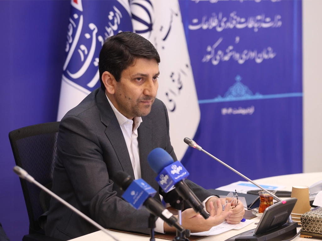 وزیر ارتباطات: تجربه بین‌المللی و بومی ایرانسل عامل بهبود خدمات اداری به مردم می‌شود